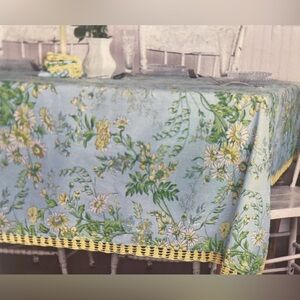 APRIL CORNELL Daisy‎ Meadow Tablecloth Crocheted Trim Square Cottage